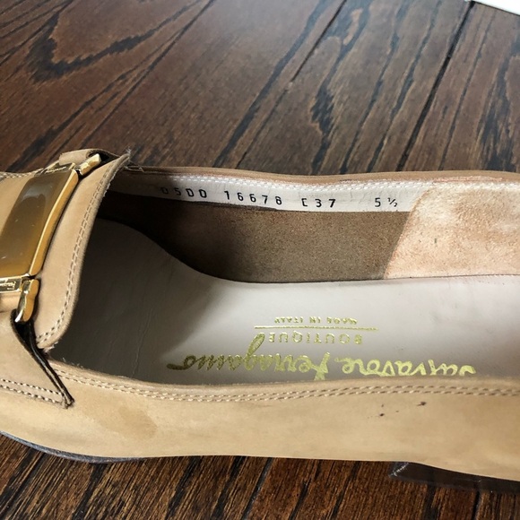 Salvatore Ferragamo Women’s 5.5 Tan Suede Genuine Leather 1.25” Heel Pumps - GUC - Picture 8 of 11